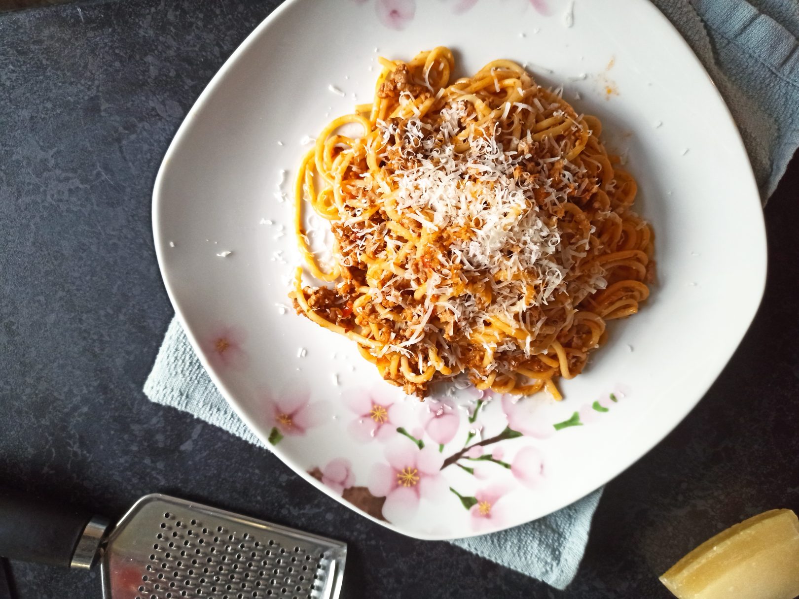 Spaghete bolognese Spaghete bolognese
