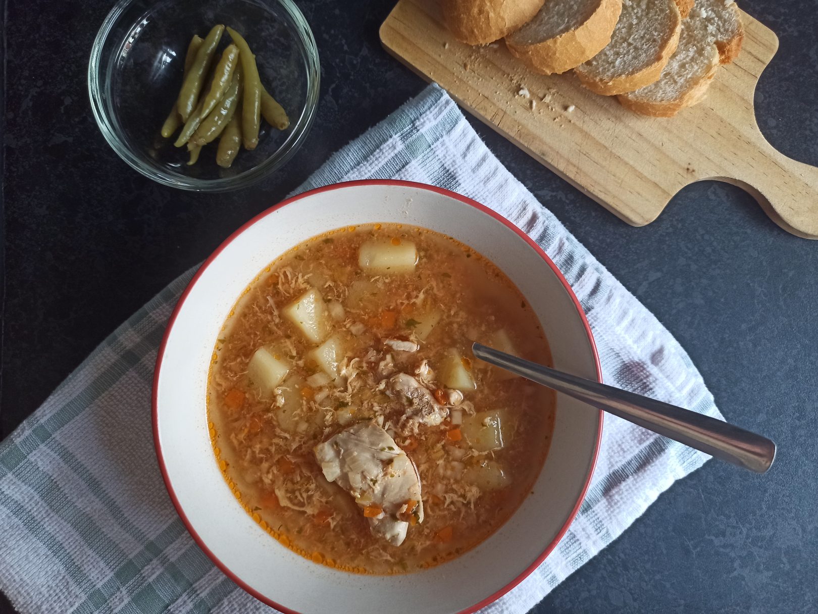 Ciorbă de cartofi cu pui Ciorbă de cartofi cu pui