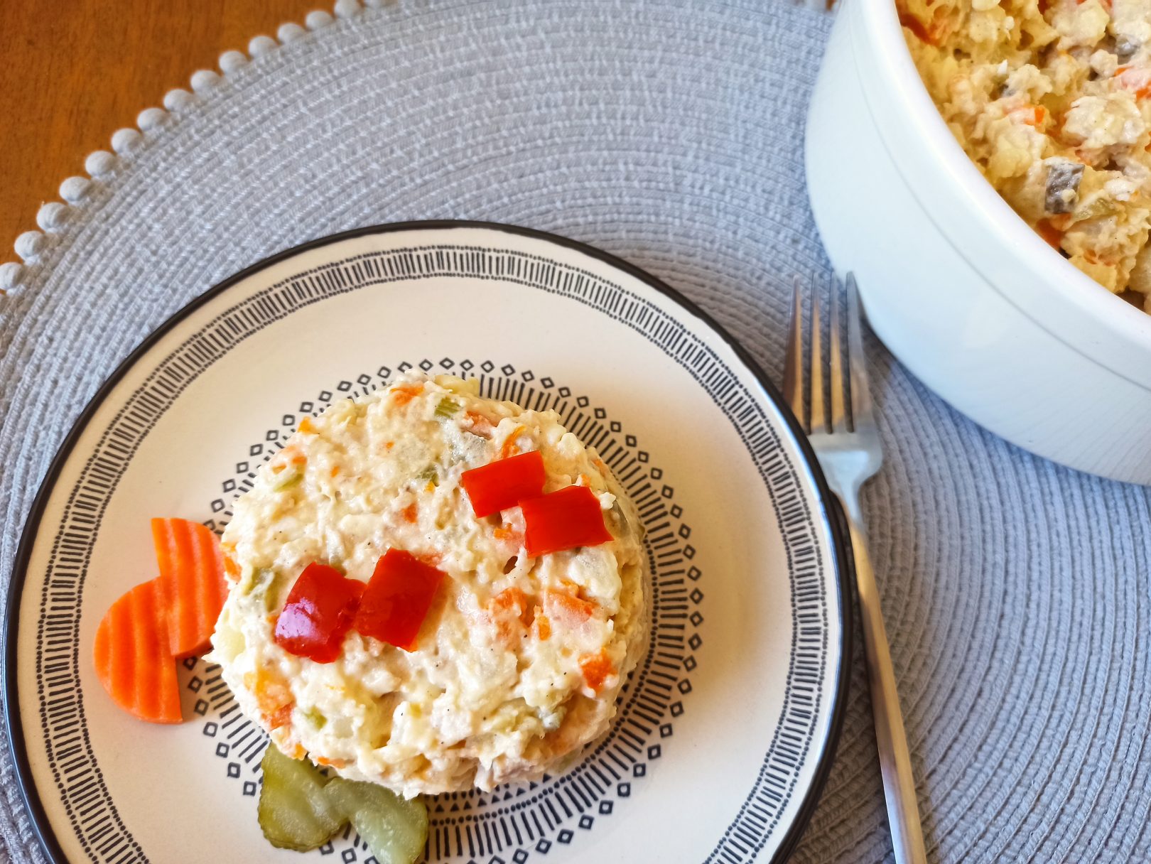 Salată Boeuf cu piept de pui