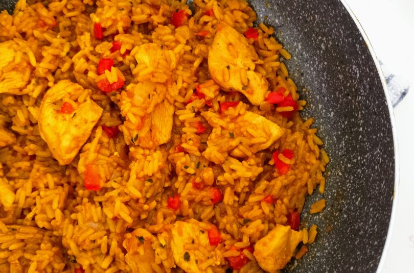 Pilaf de orez cu carne de pui Pilaf de orez cu carne de pui